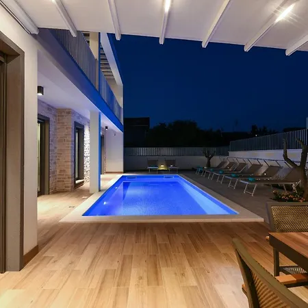 Pjaula * Ζαντάρ